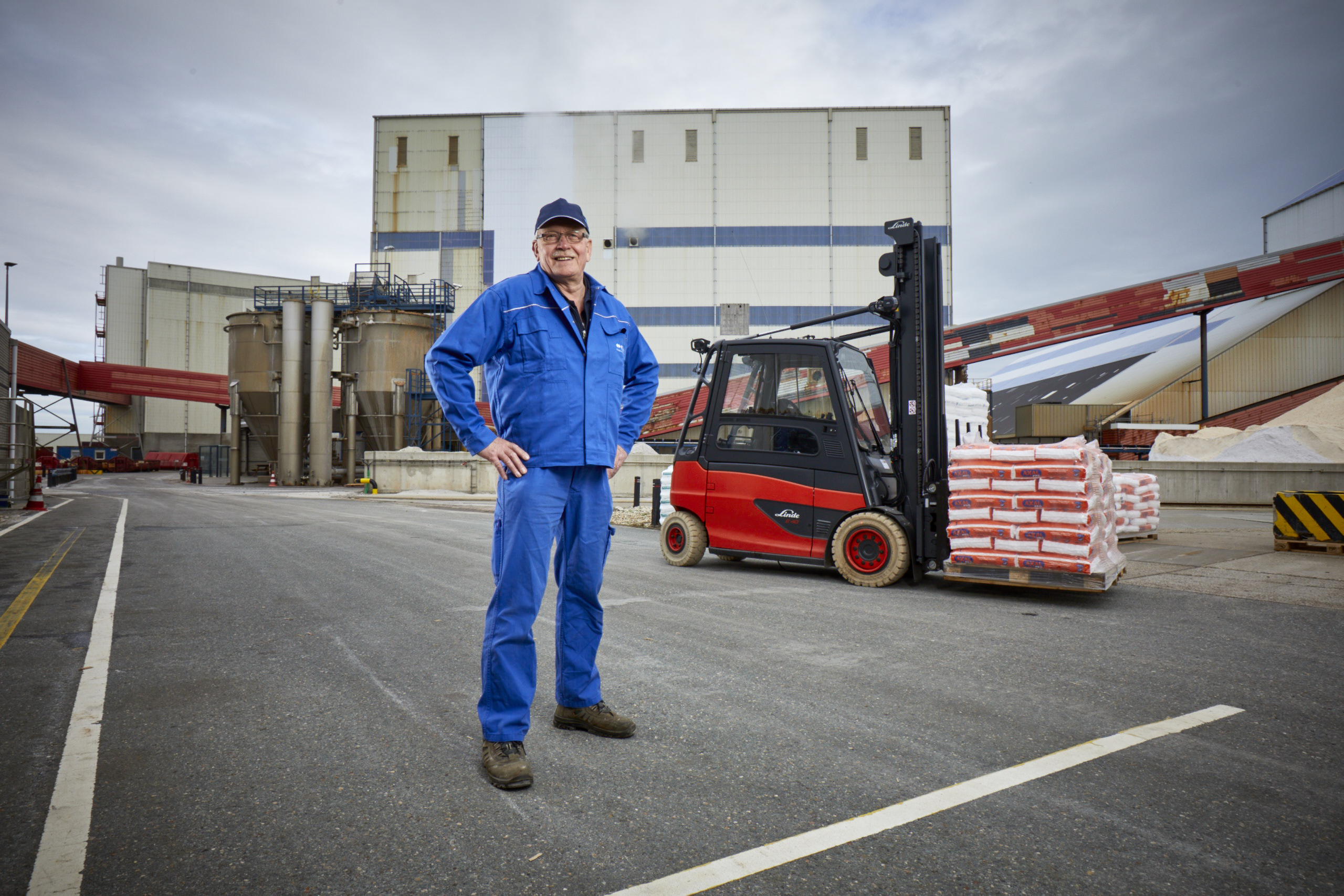 Frisia Zout investeert in duurzame Linde heftrucks