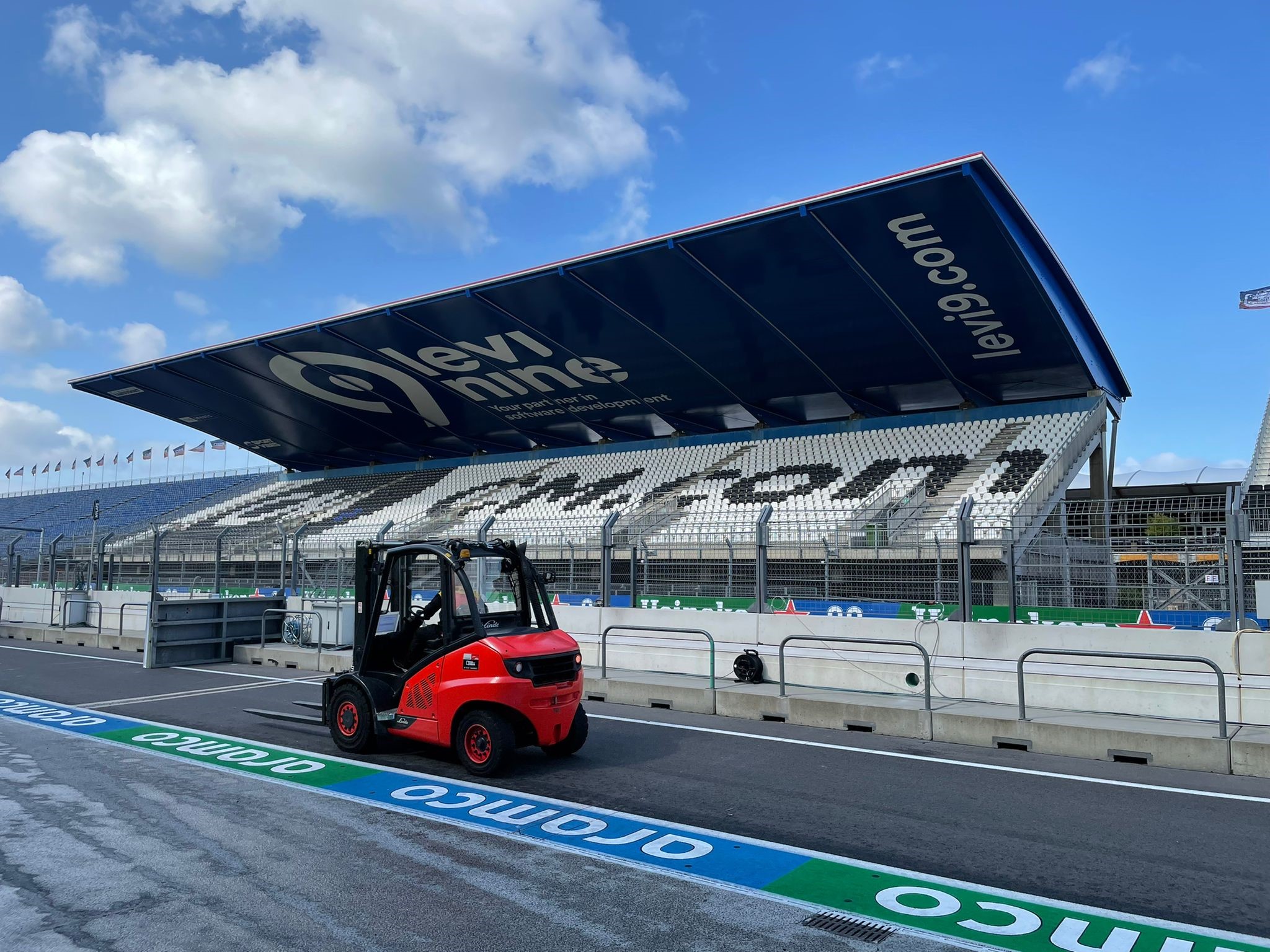 Truck op circuit Zandvoort - bericht heftrucks op Zandvoort