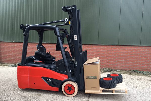 Linde elektrische heftruck met pallet met wielen