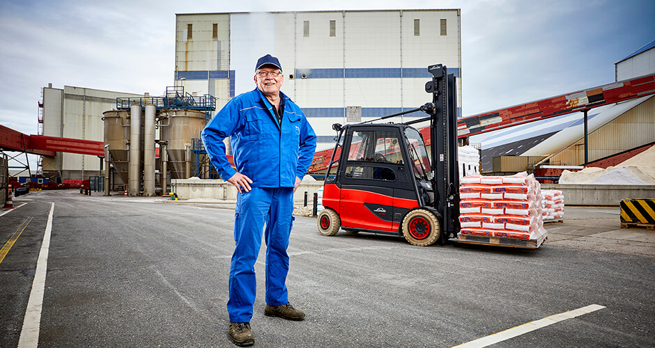 Frisia-Zout-investeert-in-duurzame-Linde-heftrucks