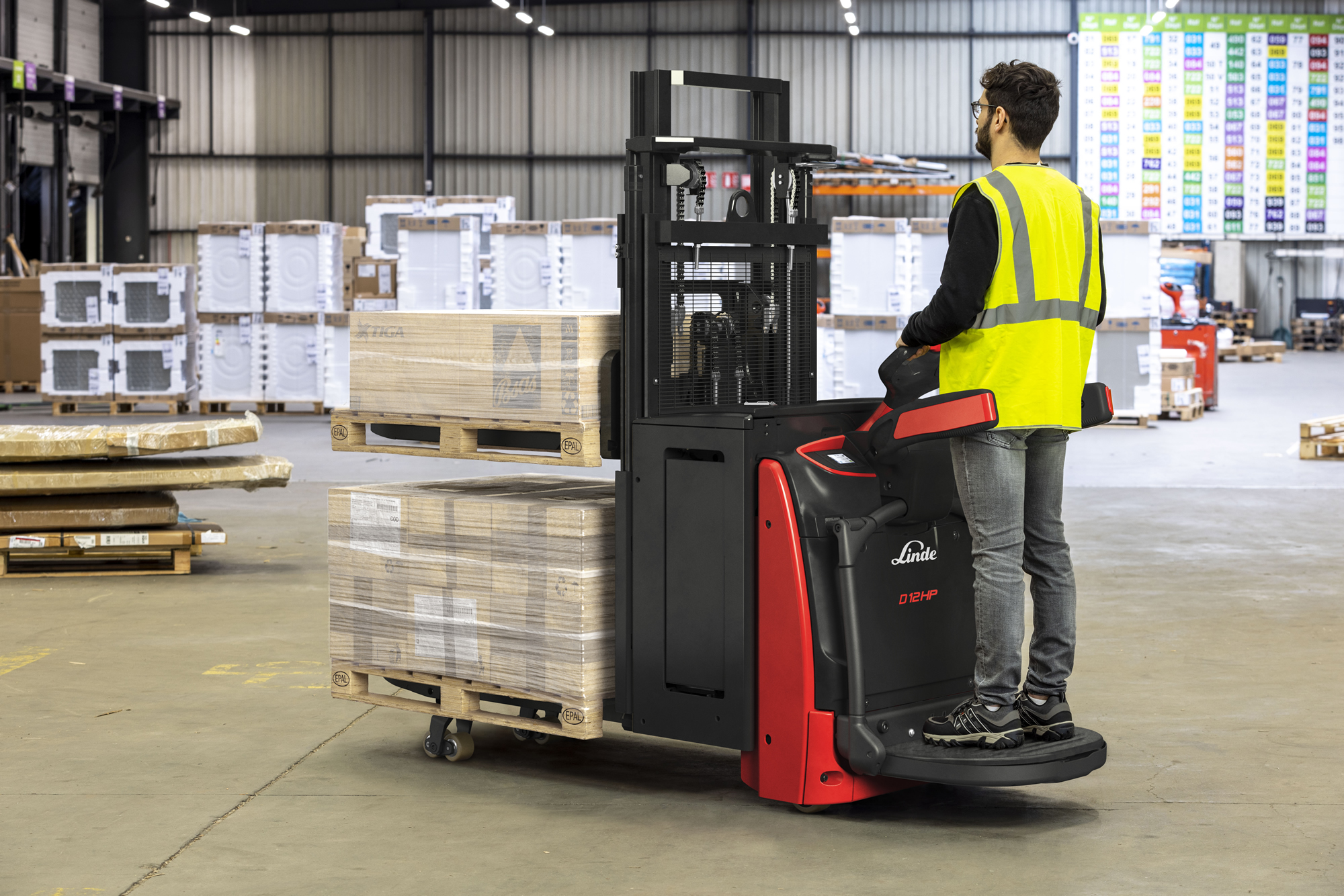 Efficiënt laden en lossen met de nieuwe pallettrucks en stapelaars van Linde