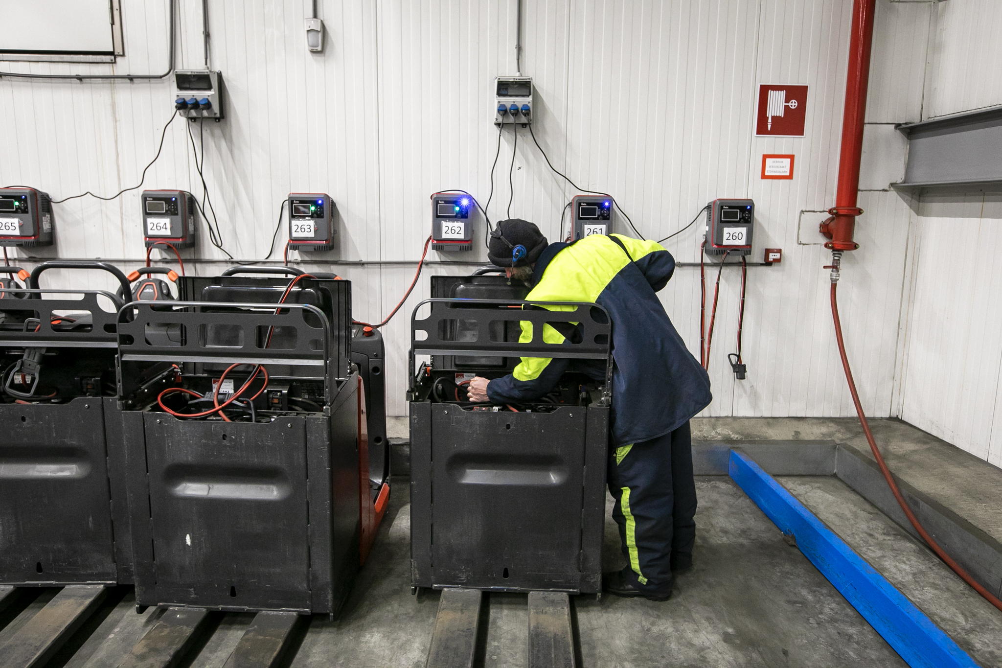 SPAR bespaart tijd in distributiecentrum met elektrische Linde trucks
