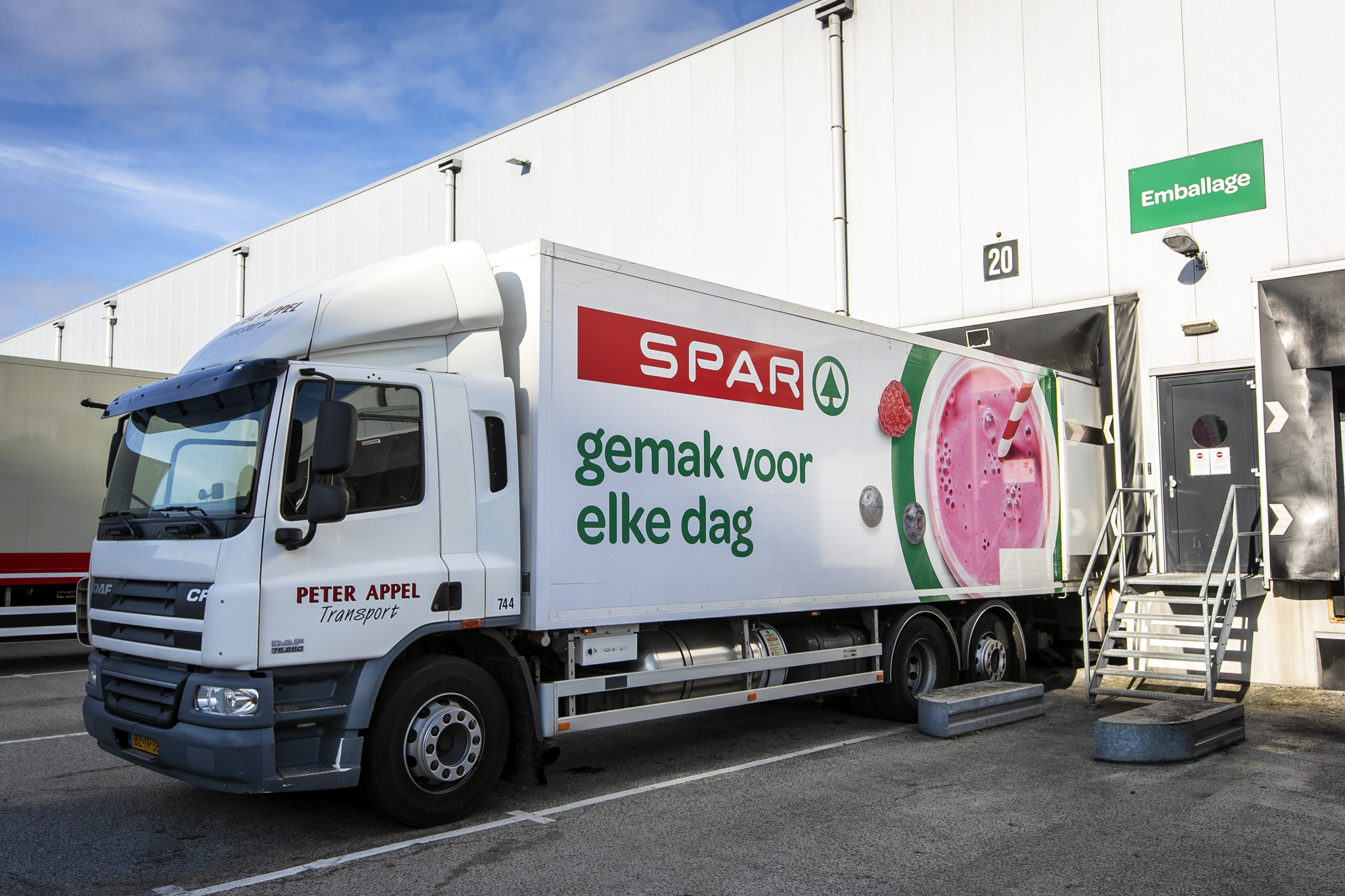 SPAR bespaart tijd in distributiecentrum met elektrische Linde trucks