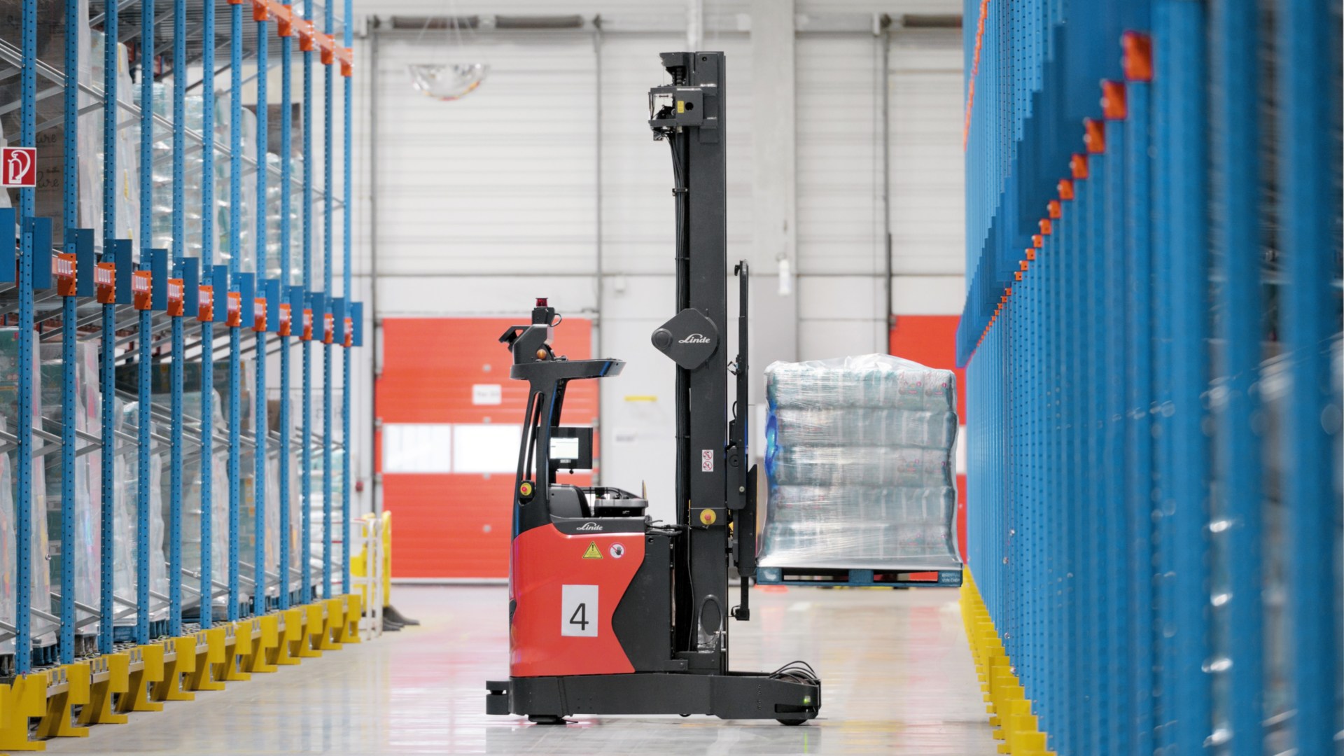 automated-truck-r_matic-lifting-warehouse