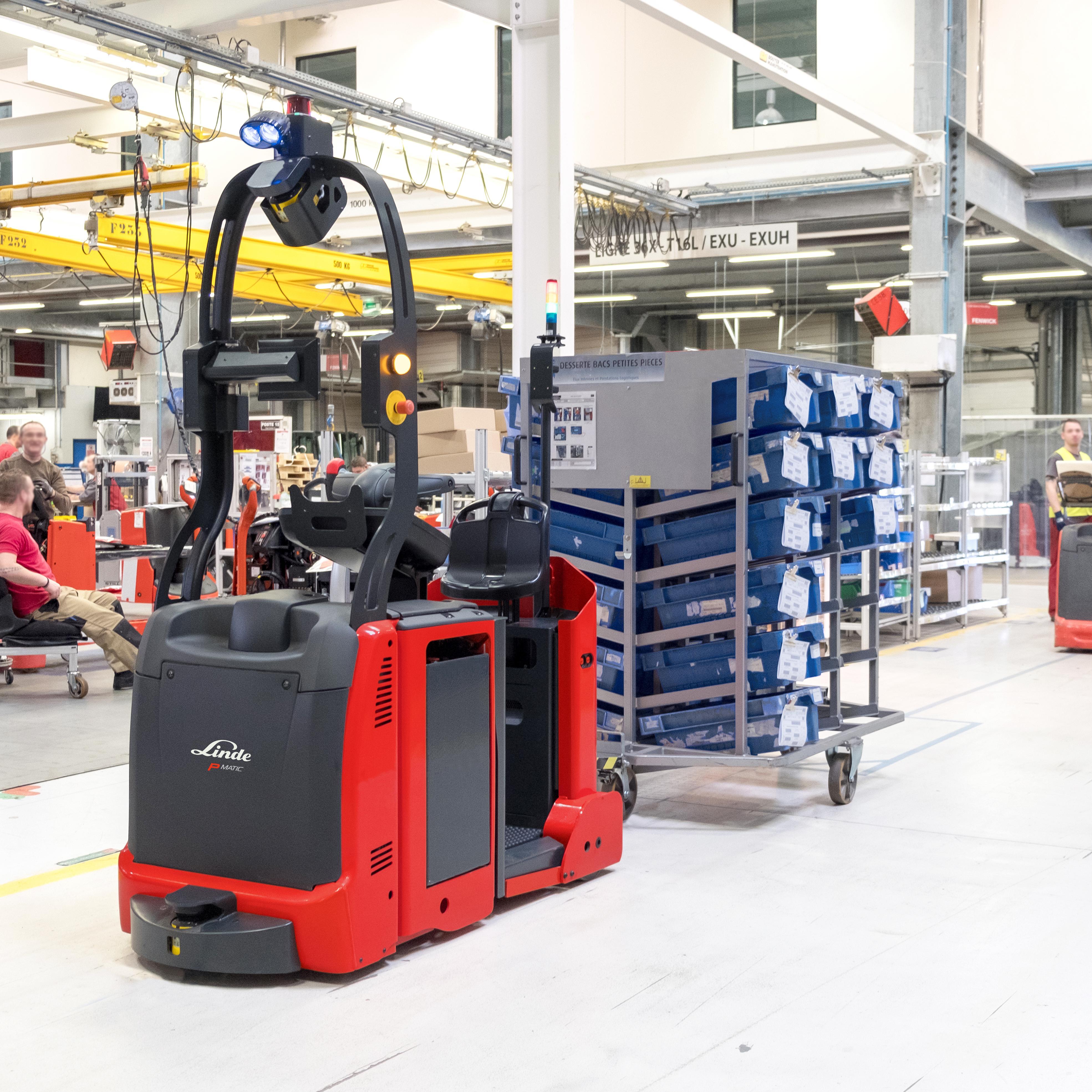 Linde P-Matic met aanhanger zonder bestuurder