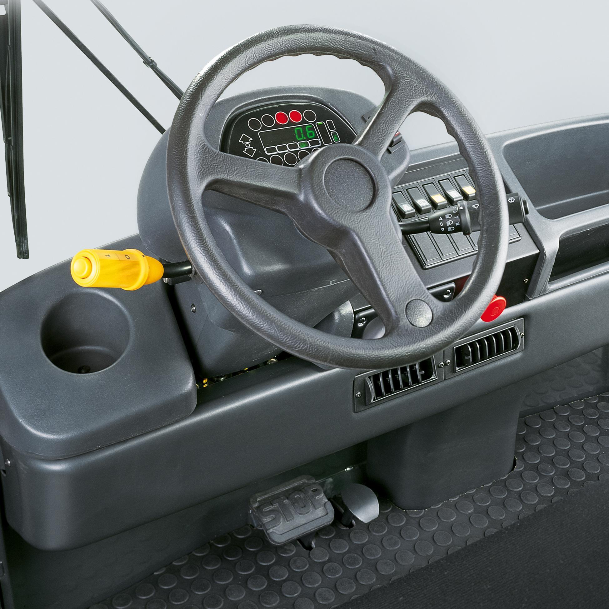 Linde P250 platformwagen stuur en cabine bestuurder