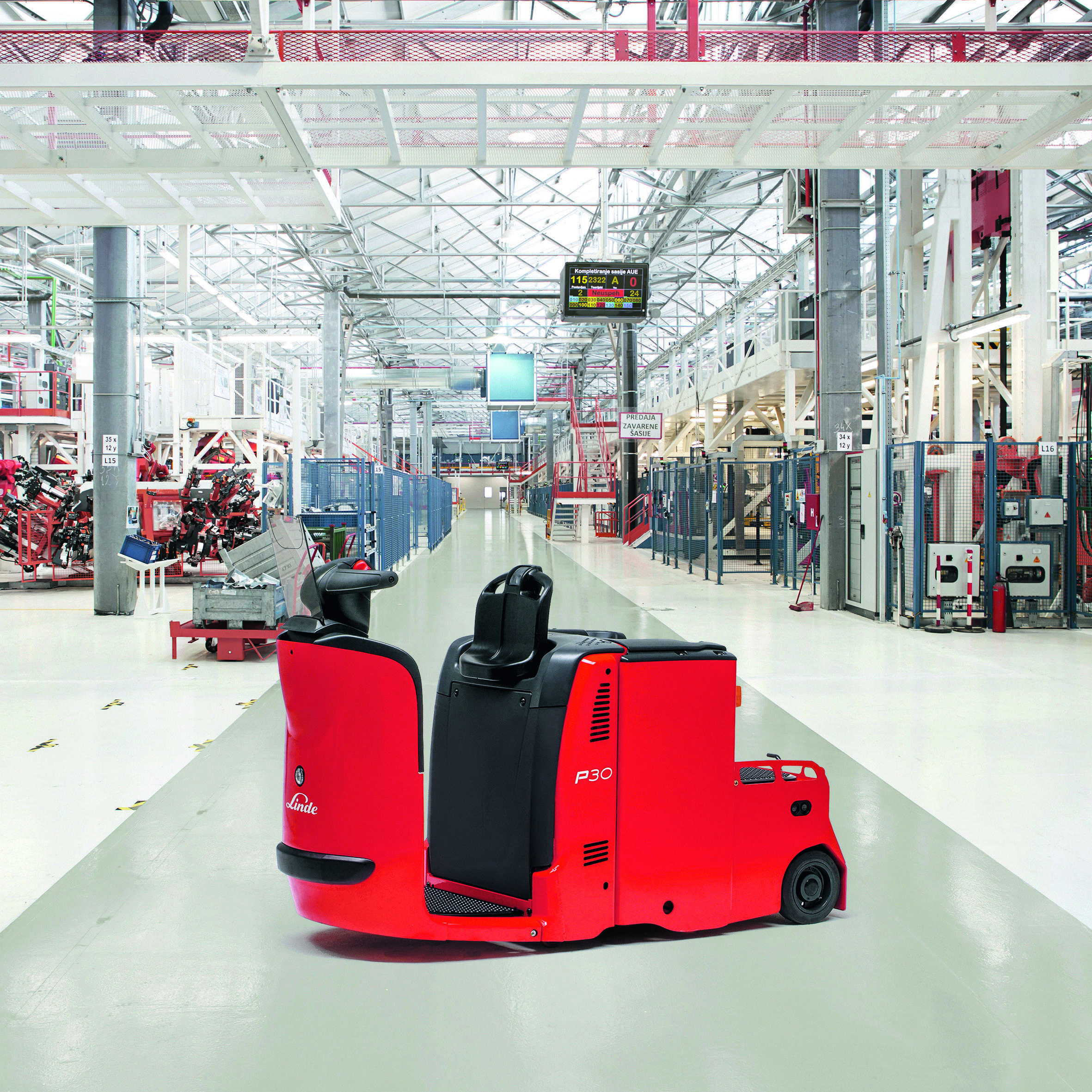 Linde P30 elektrische trekker in fabriekshal