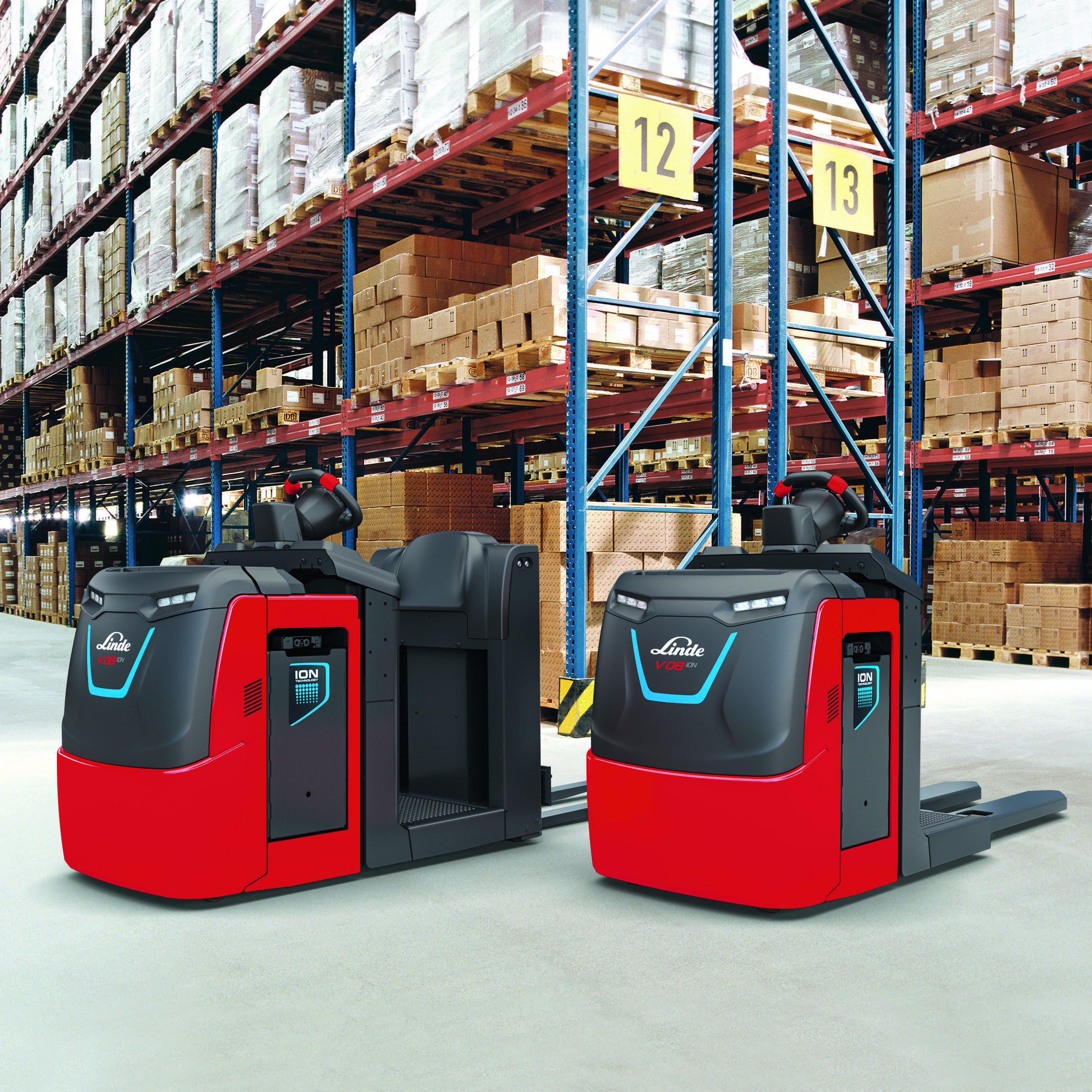 Linde V08-01 & V08-02 orderverzameltruck zijaanzicht naast elkaar in warehouse