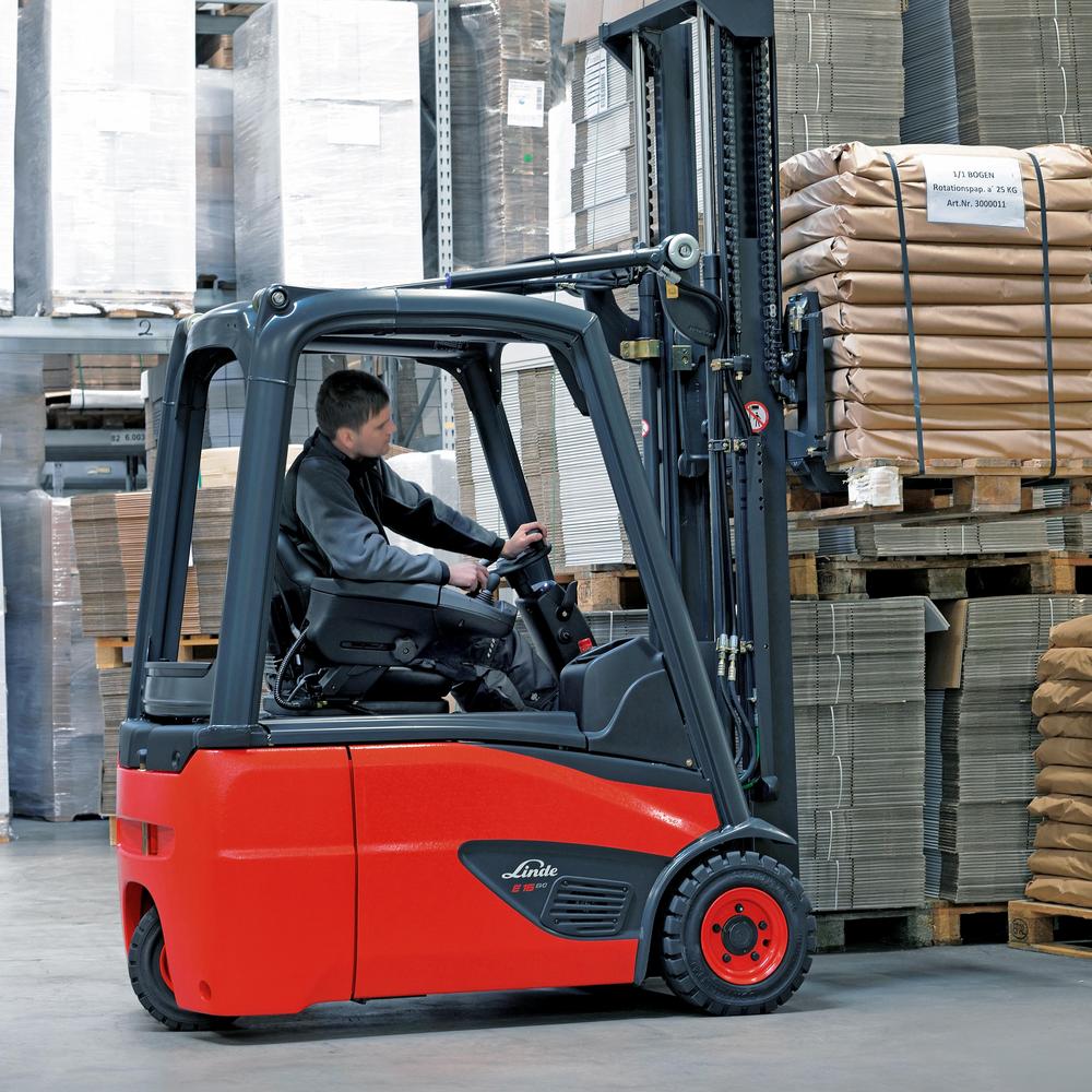 Linde elektrische heftruck E16 EVO driewiel logistiek papier