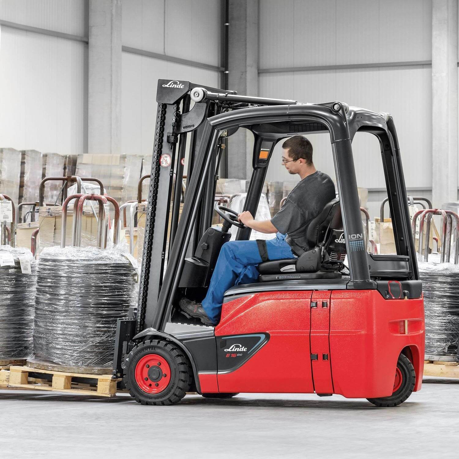 Linde elektrische heftruck E16 EVO driewiel logistiek