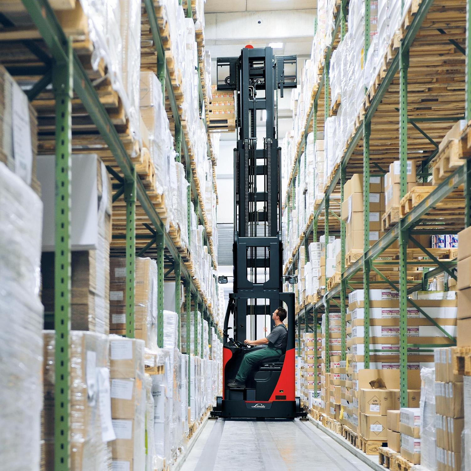 Linde smallegangentruck A stapelen magazijn