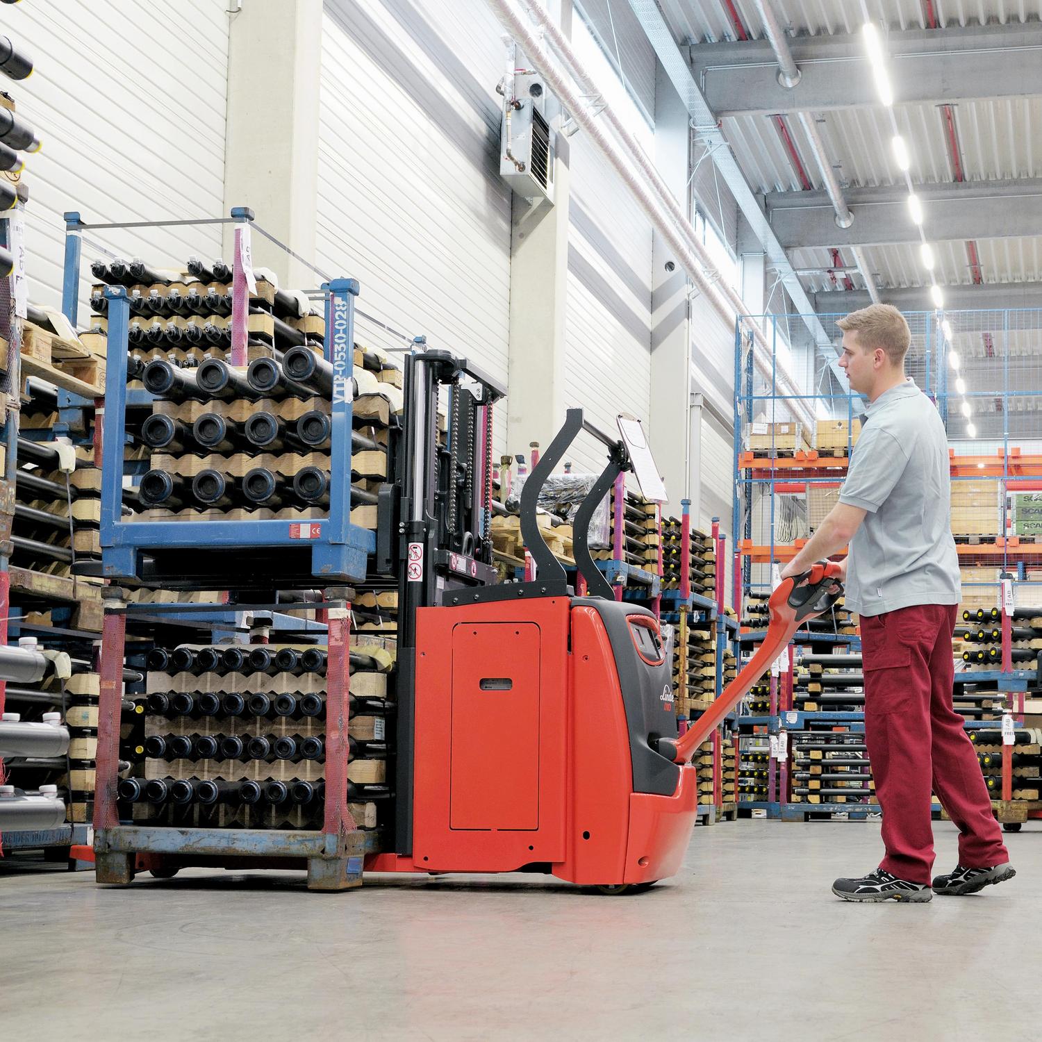 Linde stapelaar D10 fabriek magazijn