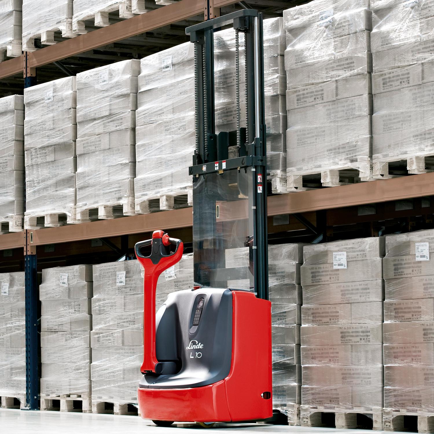 Linde stapelaar L10 L12 in magazijn