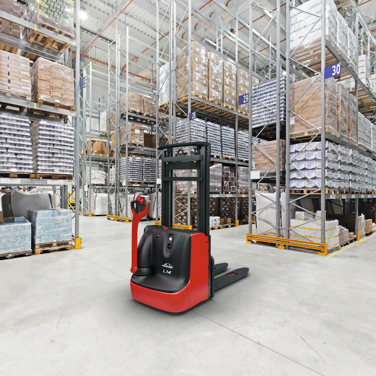 Linde stapelaar L14 C in magazijn