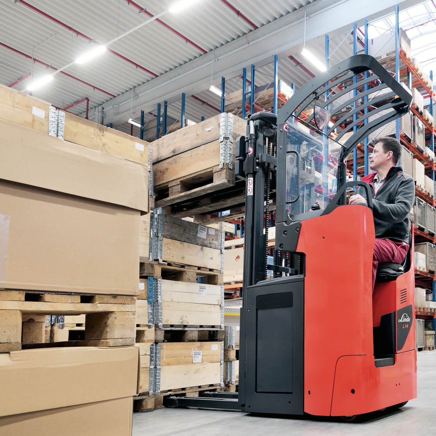 Linde stapelaar L14 L16 R in magazijn
