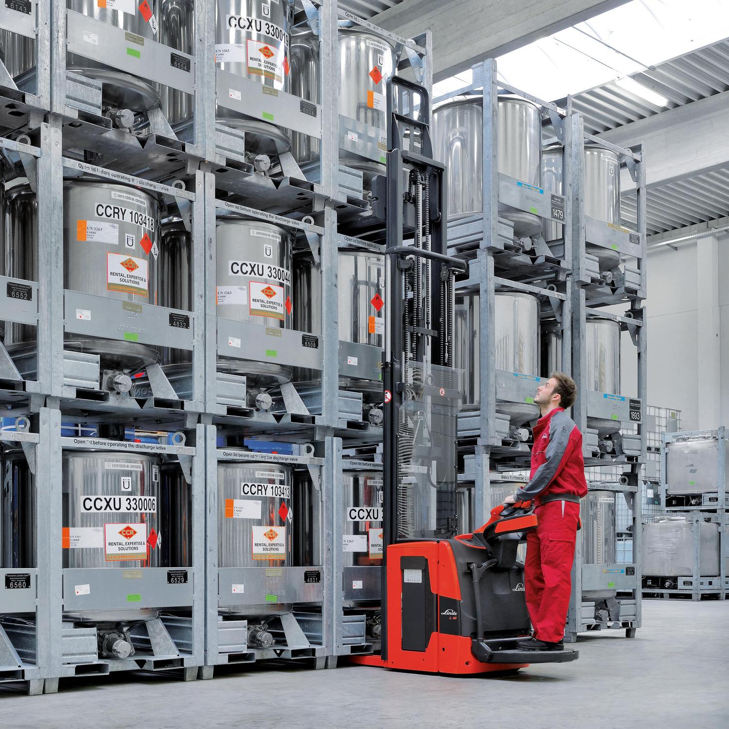 Linde stapelaar L14 L20 AP stapelen verf ton chemiesector
