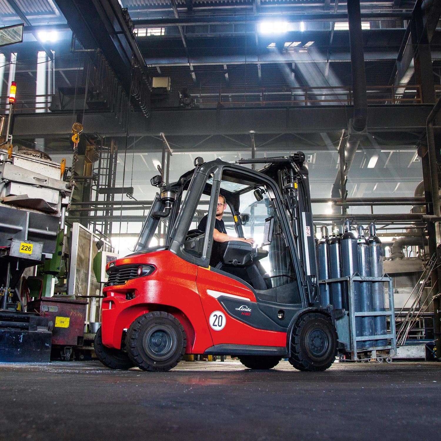 Linde thermische IC heftruck H20 H35 transport fabriek metaal recyclage