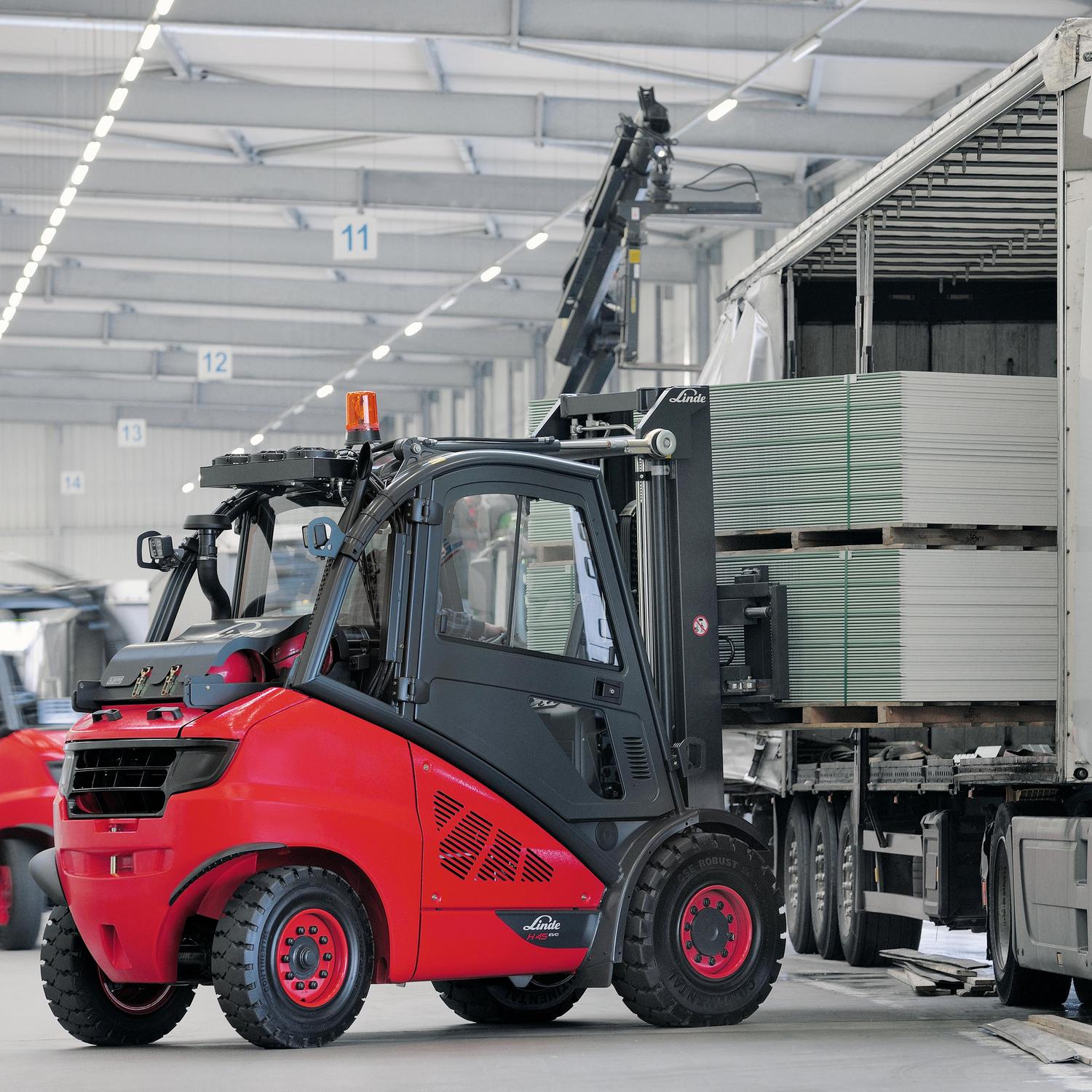Linde thermische IC heftruck H40 H50 EVO gas uitladen vrachtwagen gesloten cabine
