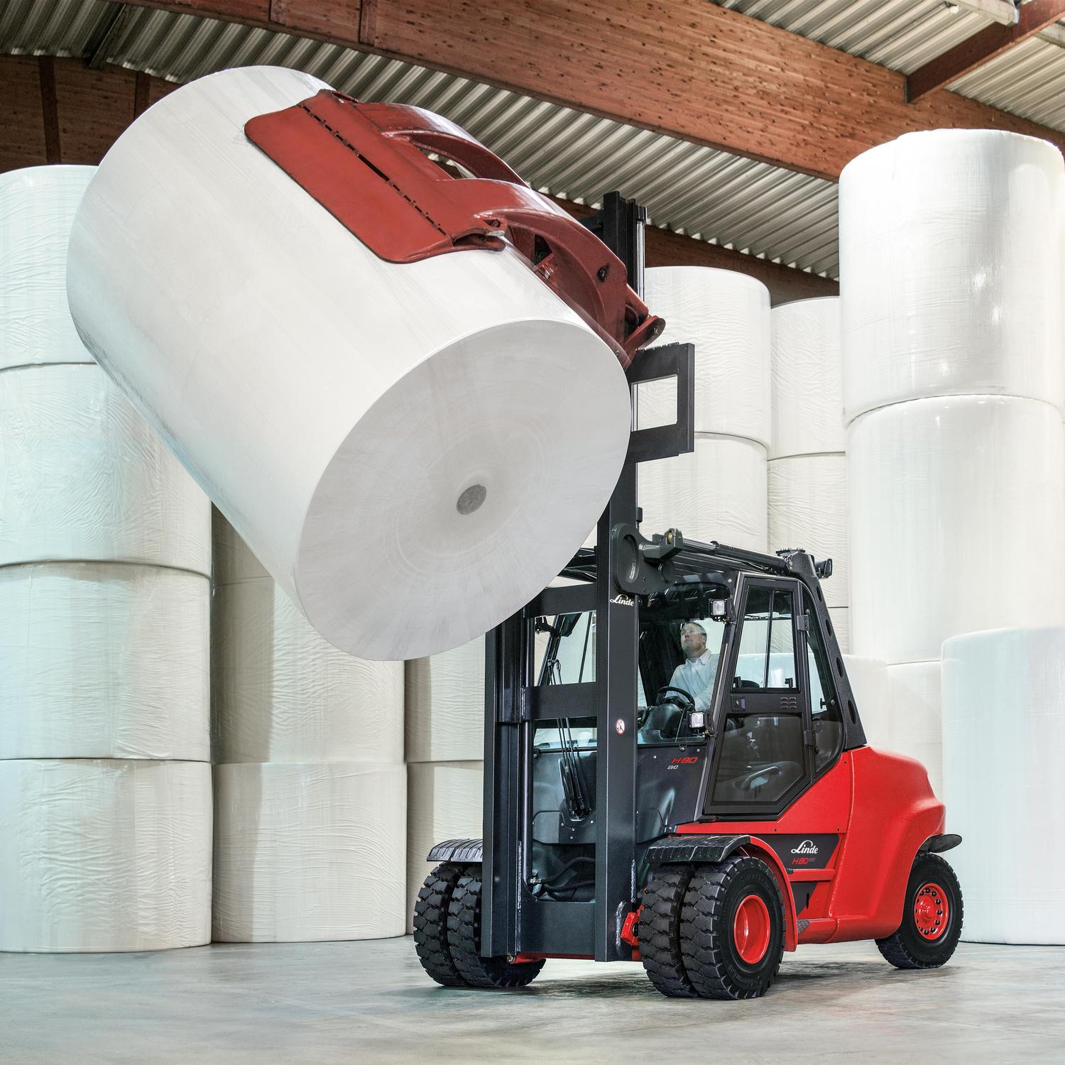 Linde thermische heftruck H50 H80 EVO transport stapelen papierrollen papierklem