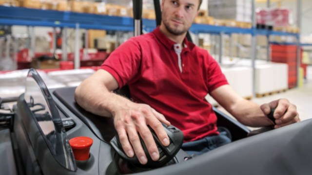 reach_trucks-R20-multifunctionele hendel-precisie