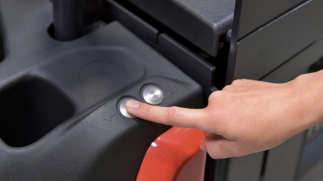 Order_Picker-N20-bediening-voor-voetgangers