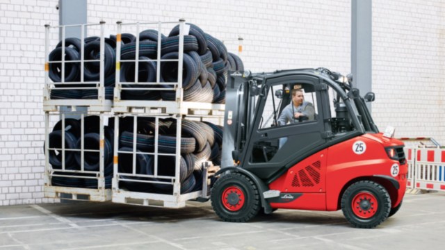 Linde verbrandingstruck met draaibare werkplek