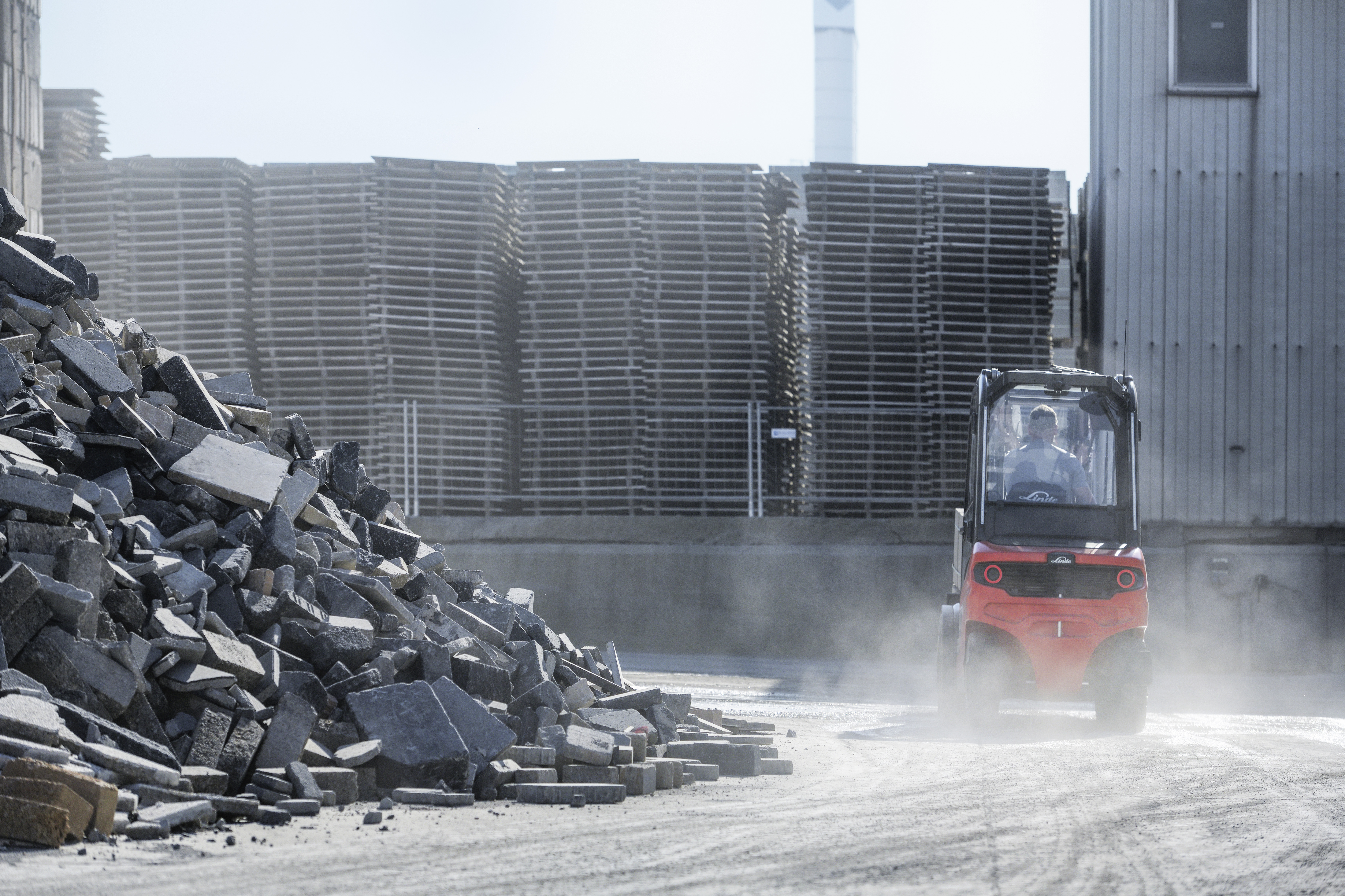 Linde X20 - X35 heftruck op oneffen en stoffig terrein