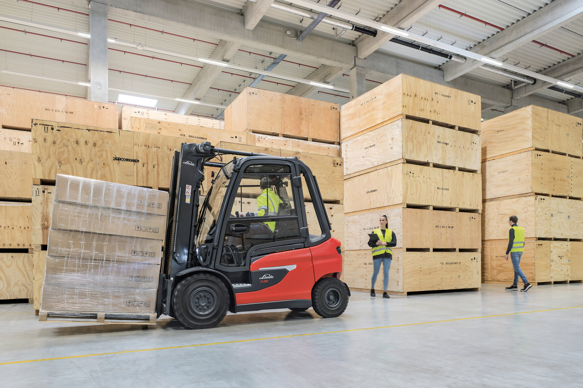 Linde Reverse Assist voorkomt ongelukken met mensen tijdens werken met heftrucks